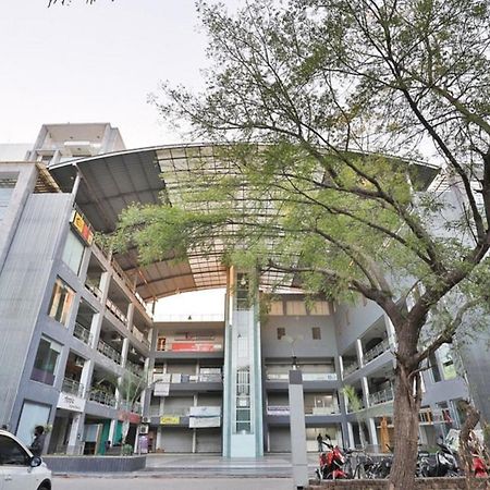 גנדהינאגר Hotel The Grand Pritam מראה חיצוני תמונה