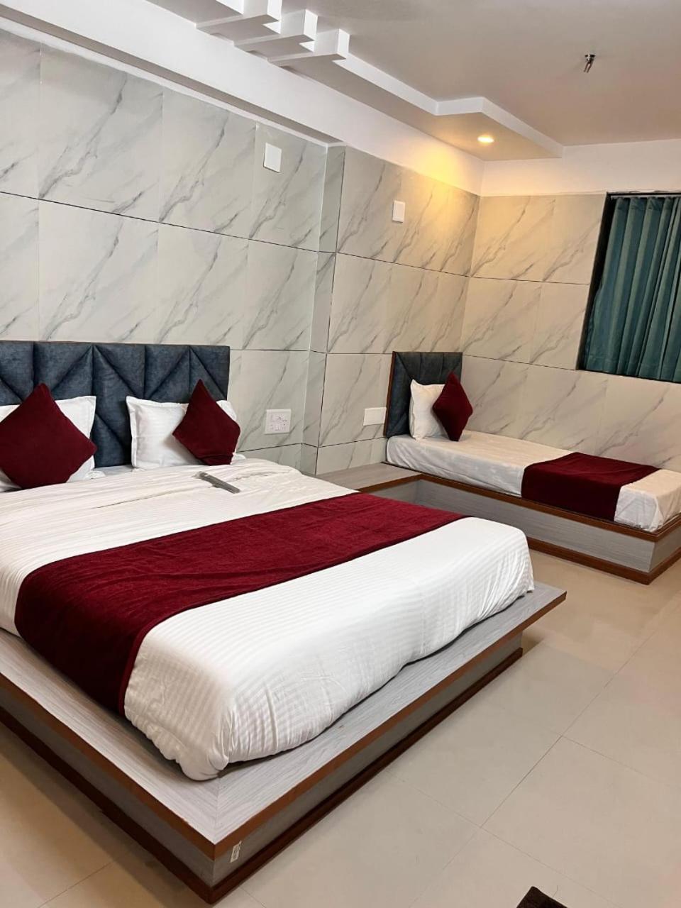 גנדהינאגר Hotel The Grand Pritam מראה חיצוני תמונה